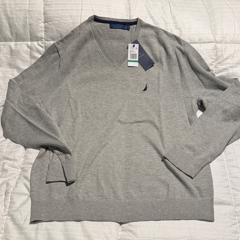 Nautica Men's Light Gray V-Neck Sweater